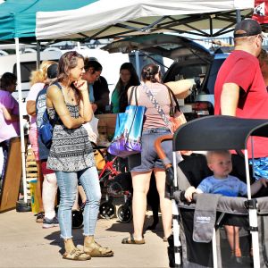 Farmers Market Crowd