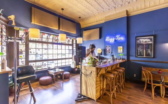 dj booth at Rozz-Tox